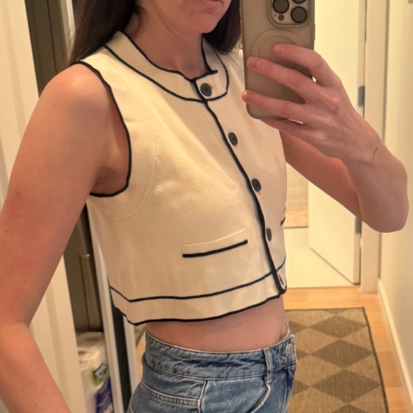 Monochrome sleeveless crop top - Picture 4 of 4